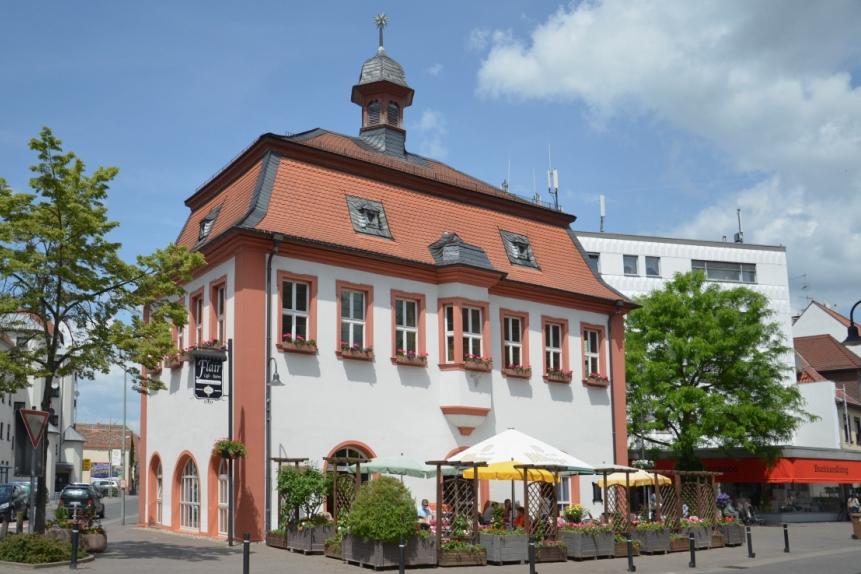 Altes-Rathaus-Buerstadt_front_large